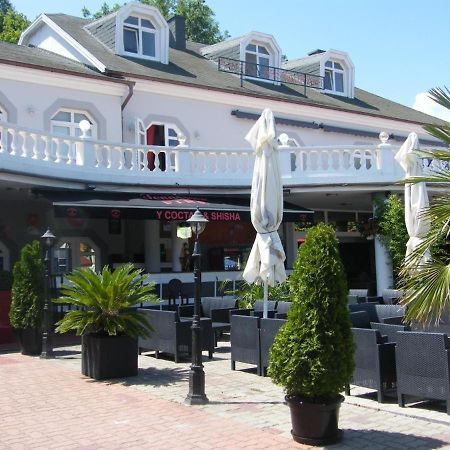 Y Panzio Bed and Breakfast Balatonlelle Buitenkant foto