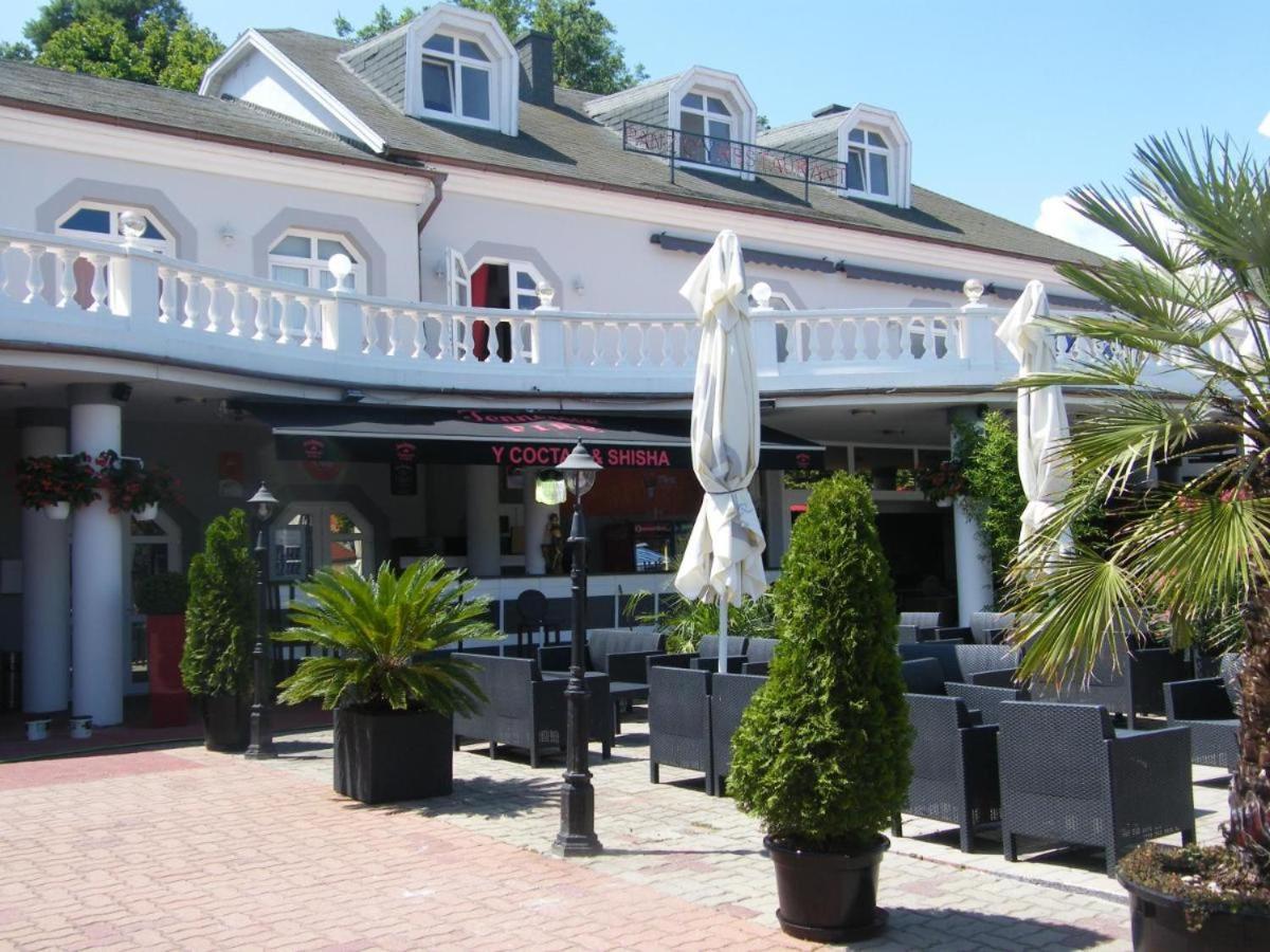 Y Panzio Bed and Breakfast Balatonlelle Buitenkant foto