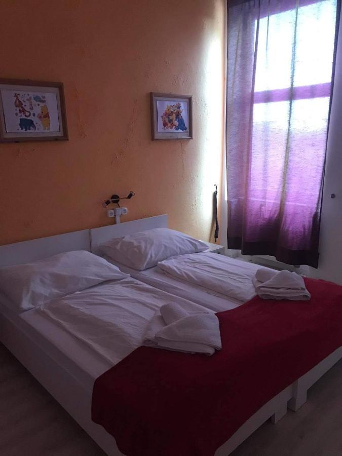 Y Panzio Bed and Breakfast Balatonlelle Buitenkant foto