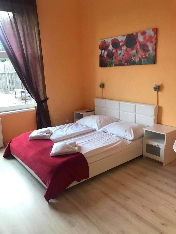 Y Panzio Bed and Breakfast Balatonlelle Buitenkant foto