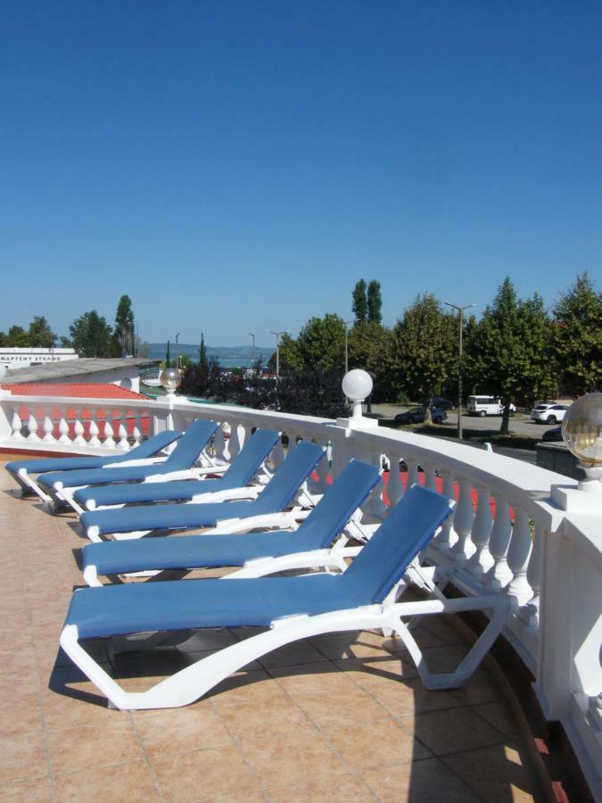 Y Panzio Bed and Breakfast Balatonlelle Buitenkant foto